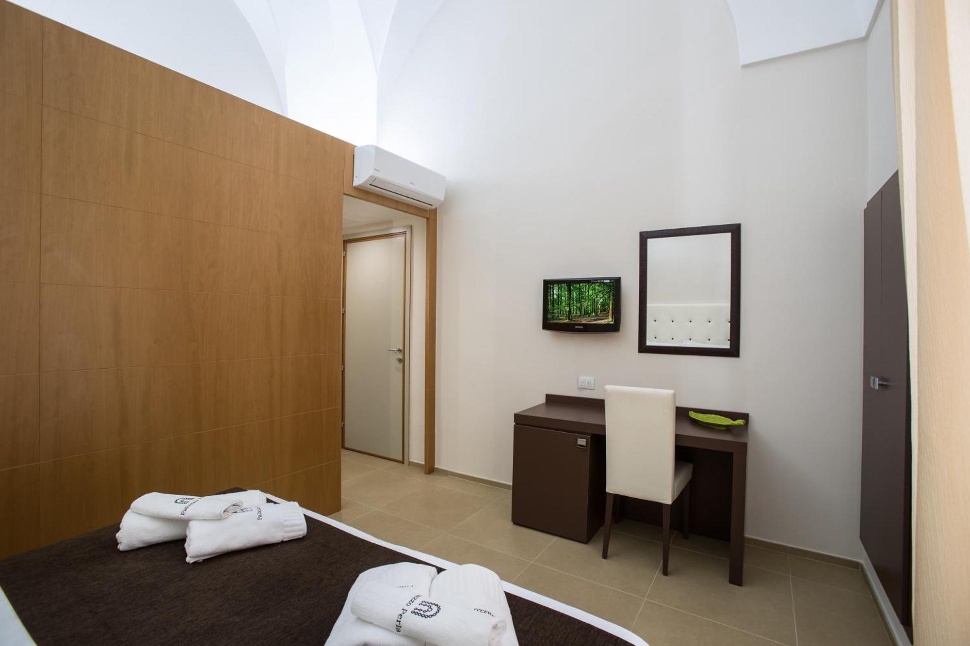 Palazzo Perla Bed and Breakfast Gallipolli Exteriör bild
